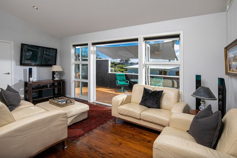 Photo of property in 6 Fairway Avenue, Red Beach, 0932