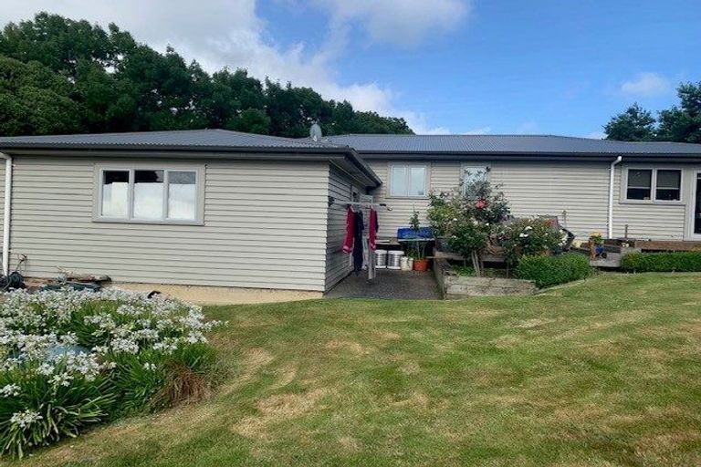Photo of property in 35 Motukaraka Point, Pauatahanui, Porirua, 5381