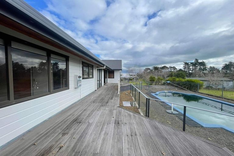 Photo of property in 37 Pitt Road, Runciman, Drury, 2578