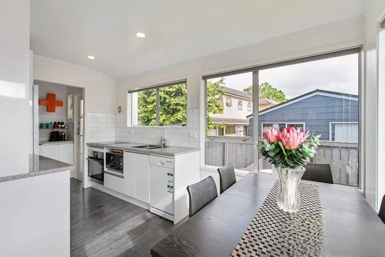 Photo of property in 2/27 Waimana Road, Conifer Grove, Takanini, 2112