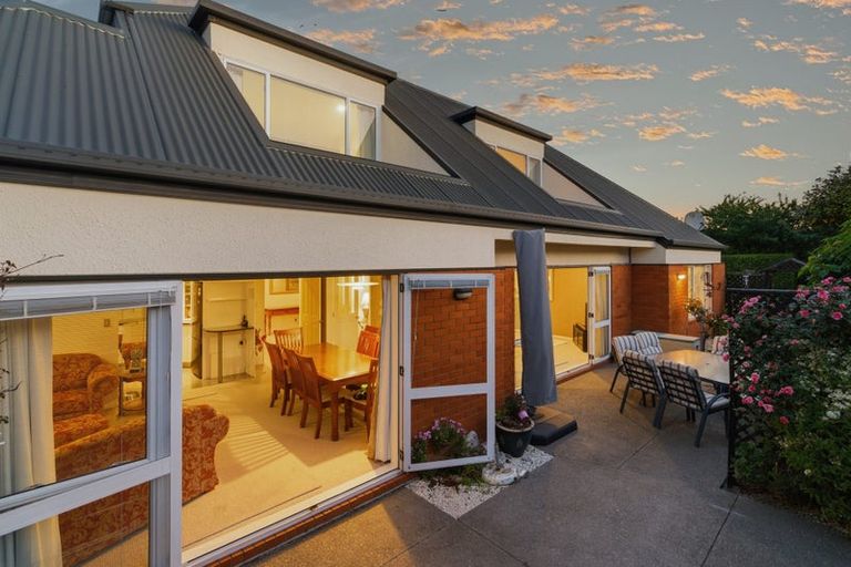 Photo of property in 17 Greystoke Lane, Avonhead, Christchurch, 8042