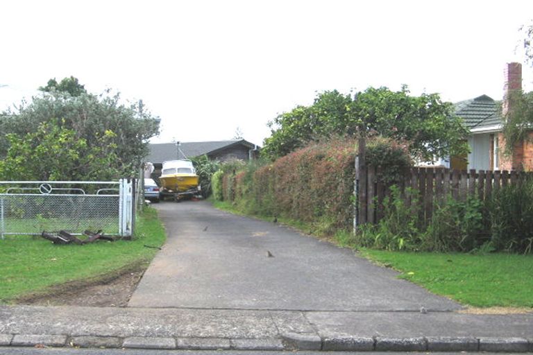 Photo of property in 1/40 Neil Avenue, Te Atatu Peninsula, Auckland, 0610
