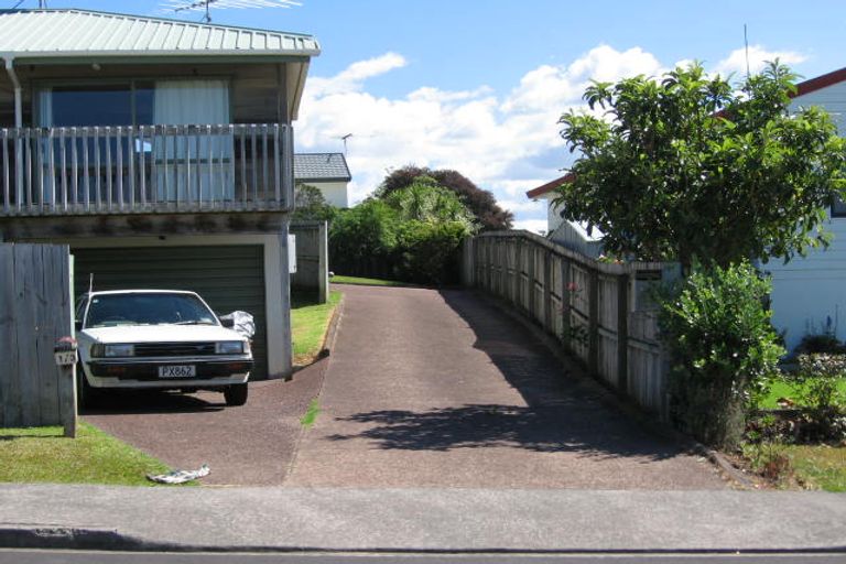Photo of property in 2/3 Jumento Place, Unsworth Heights, Auckland, 0632