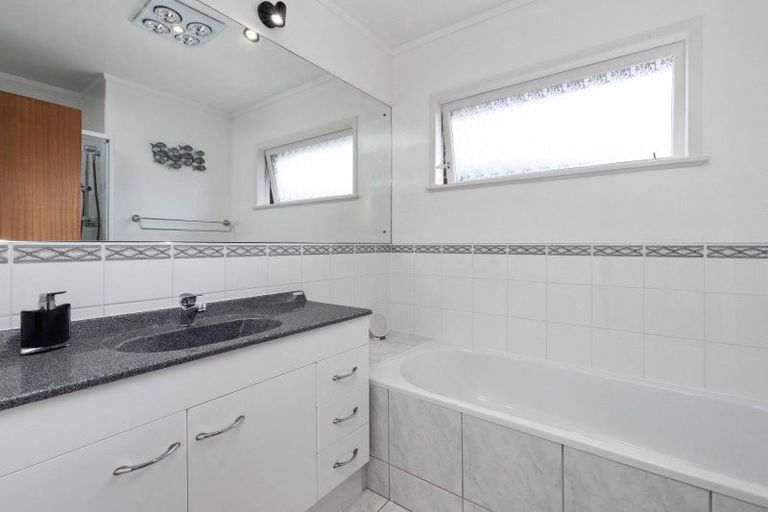 Photo of property in 18 Lakeside Drive, Pahurehure, Papakura, 2113