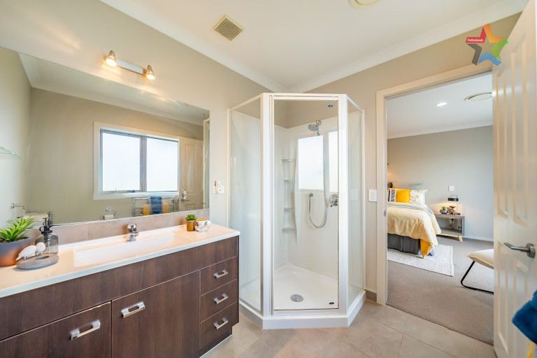 Photo of property in 27 Simpson Crescent, Raumati Beach, Paraparaumu, 5032