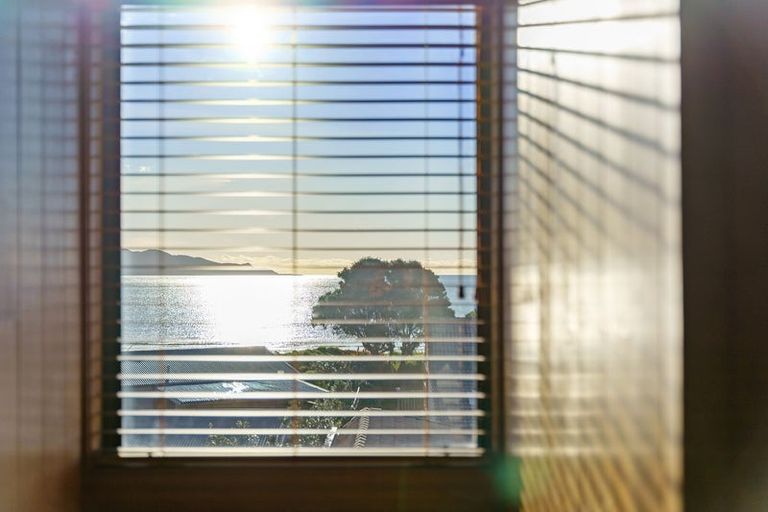 Photo of property in 11 Waiheke Street, Waikanae Beach, Waikanae, 5036