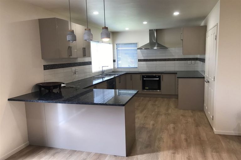 Photo of property in 8 Blethyn Place, Te Atatu South, Auckland, 0610