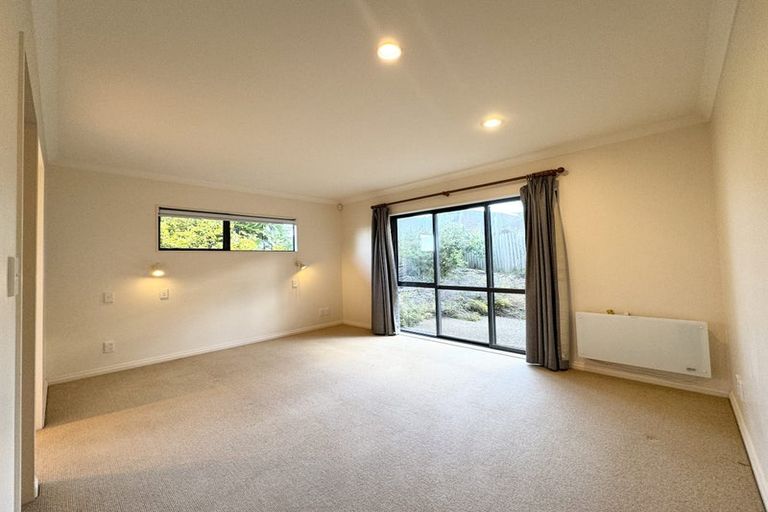 Photo of property in 4 Mackwell Road, Fairview Heights, Auckland, 0632