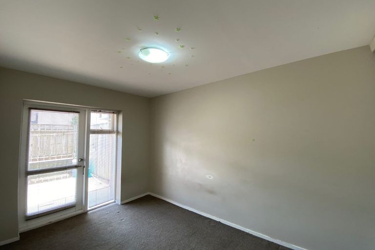 Photo of property in 2/21 Duchess Place, Maupuia, Wellington, 6022