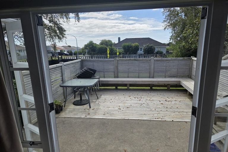 Photo of property in 8 Karaka Street, Merrilands, New Plymouth, 4312