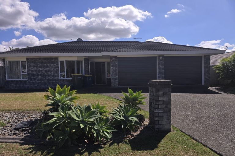 Photo of property in 15 Picasso Drive, West Harbour, Auckland, 0618