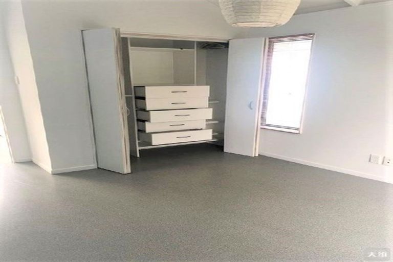 Photo of property in 58 Gladstone Road, Northcote, Auckland, 0627