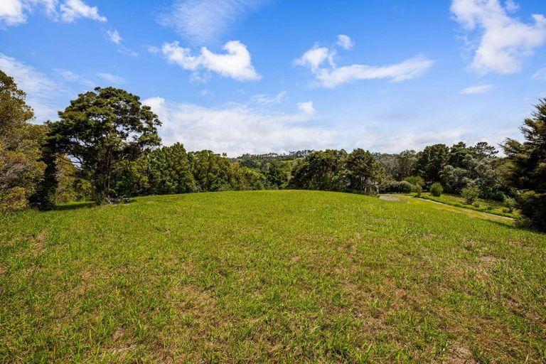 Photo of property in 11 Buckleys Track, Paremoremo, Auckland, 0632