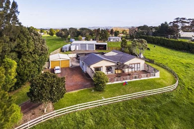 Photo of property in 16 Shakespeare Road, Waiuku, 2681