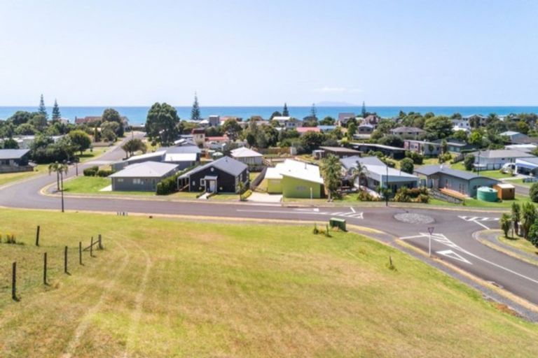 Photo of property in 6 Ross Place, Whiritoa, Whangamata, 3691