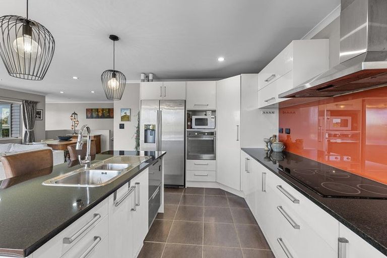 Photo of property in 36 Cape Vista Crescent, Pukekohe, 2120