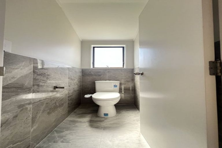 Photo of property in 12 Leven Lane, Totara Heights, Auckland, 2105