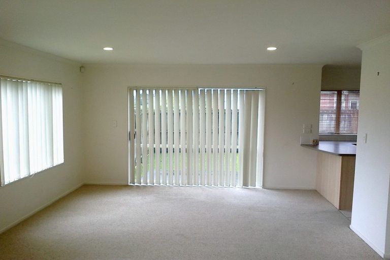 Photo of property in 60 Brashier Circle, Sunnyvale, Auckland, 0612