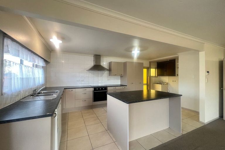 Photo of property in 94 Te Atatu Road, Te Atatu South, Auckland, 0610