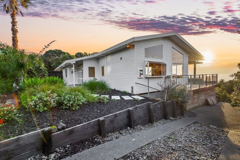 Photo of property in 77 Waitea Road, Muriwai, 0881