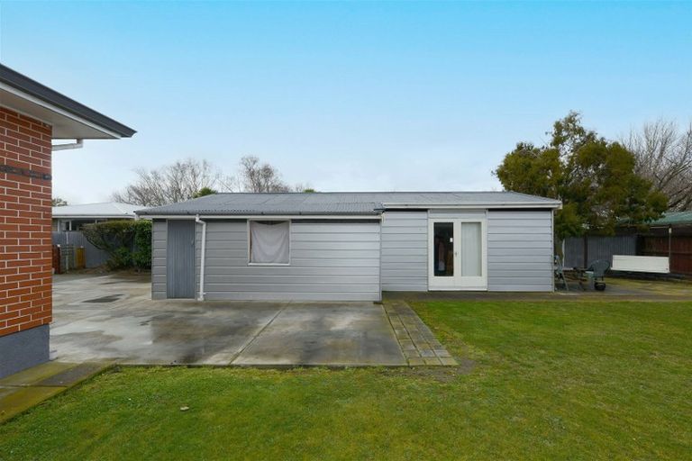 Photo of property in 32 Dunedin Street, Redwood, Christchurch, 8051