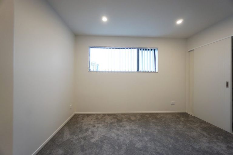 Photo of property in 3/26 Buscomb Avenue, Henderson, Auckland, 0610