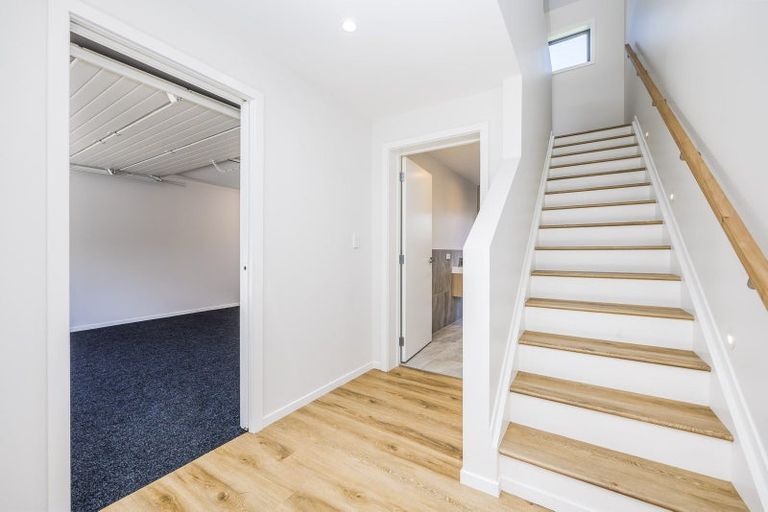 Photo of property in 3/94 Target Road, Totara Vale, Auckland, 0629