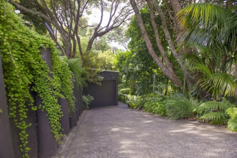 Photo of property in 40 Tutaritari Road, Hahei, Whitianga, 3591