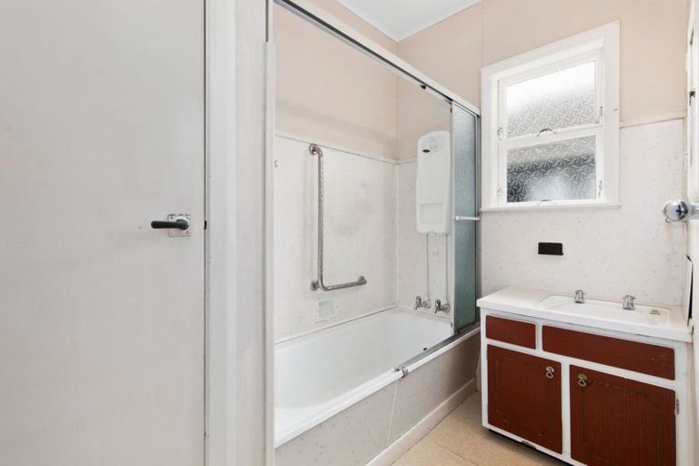 Photo of property in 40 Porutu Street, Fairfield, Lower Hutt, 5011