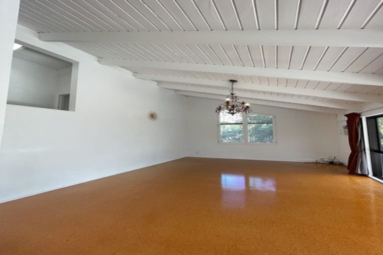 Photo of property in 1/1 Mayfair Crescent, Mairangi Bay, Auckland, 0630