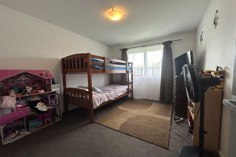 Photo of property in 20 Larne Place, Belfast, Christchurch, 8051