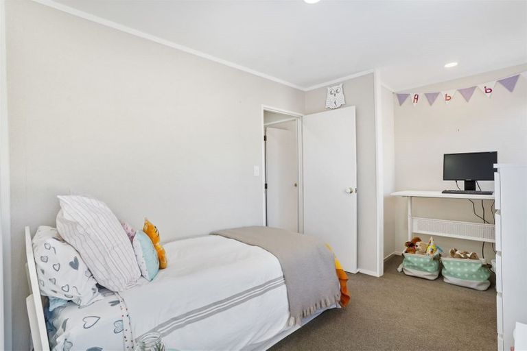 Photo of property in 1/11 Mercury Lane, Windsor Park, Auckland, 0632