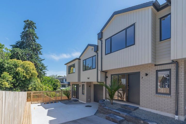 Photo of property in 19 Earlsworth Road, Mangere East, Auckland, 2024