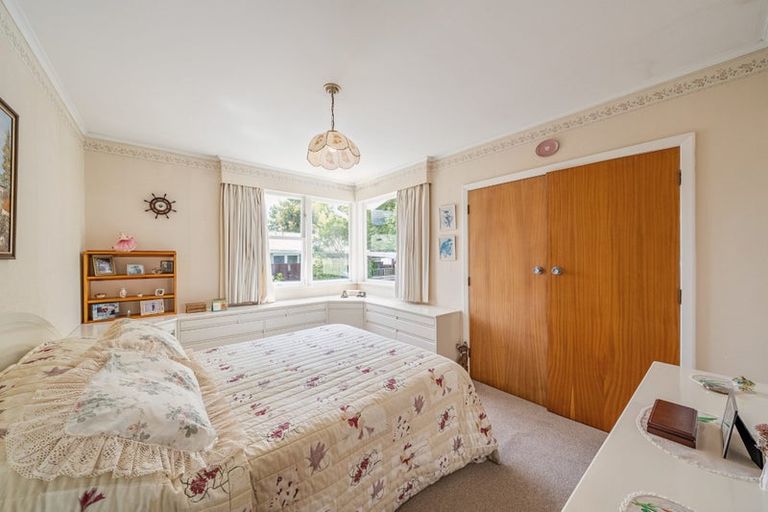 Photo of property in 17 Deller Grove, Silverstream, Upper Hutt, 5019