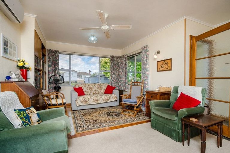 Photo of property in 9 Mcleod Road, Henderson, Auckland, 0612