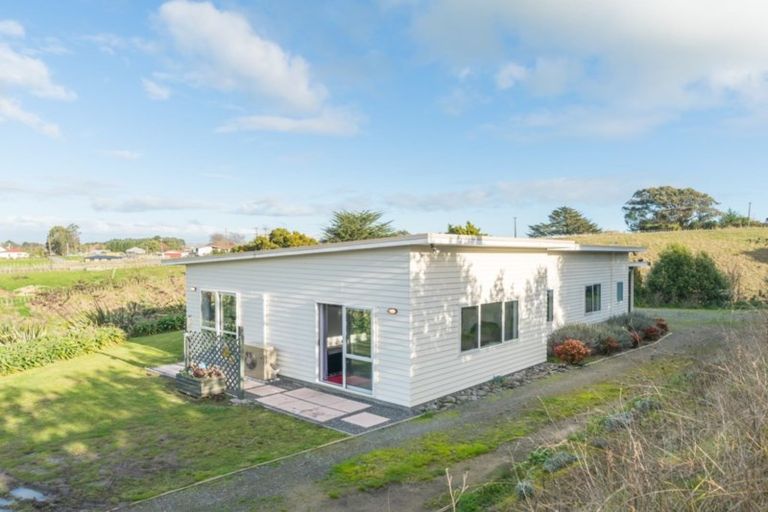 Photo of property in 17 King Street, Halcombe, Feilding, 4779