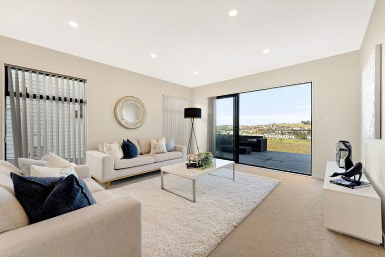 Photo of property in 22 Cassidy Drive, Orewa, 0931