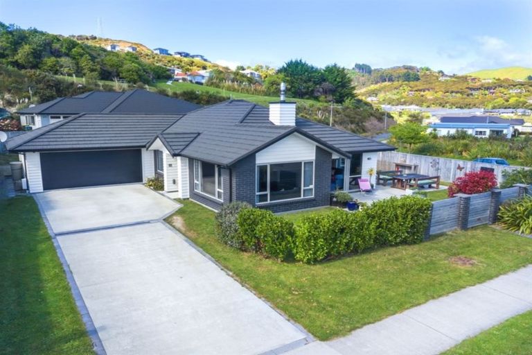 Photo of property in 17 Resolution Drive, Whitby, Porirua, 5024