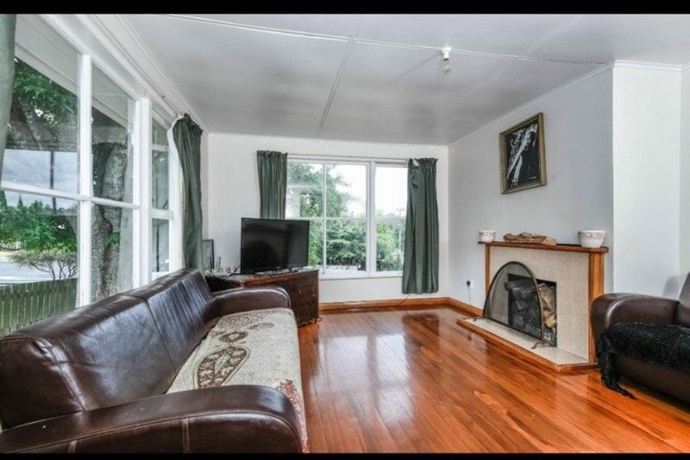 Photo of property in 28 Lincoln Park Avenue, Massey, Auckland, 0614
