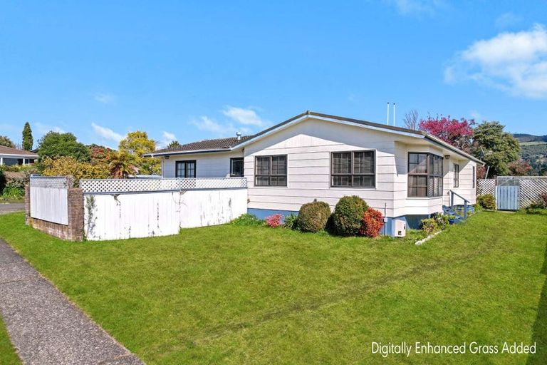 Photo of property in 8 Aquarius Drive, Kawaha Point, Rotorua, 3010