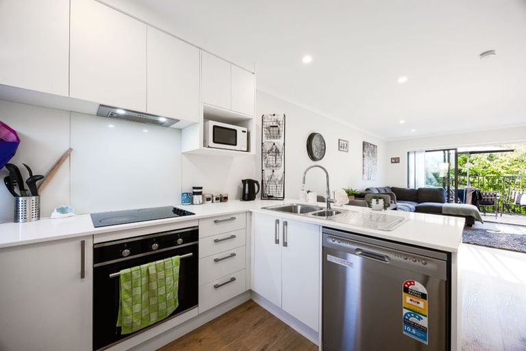 Photo of property in 2/125b Metcalfe Road, Ranui, Auckland, 0612