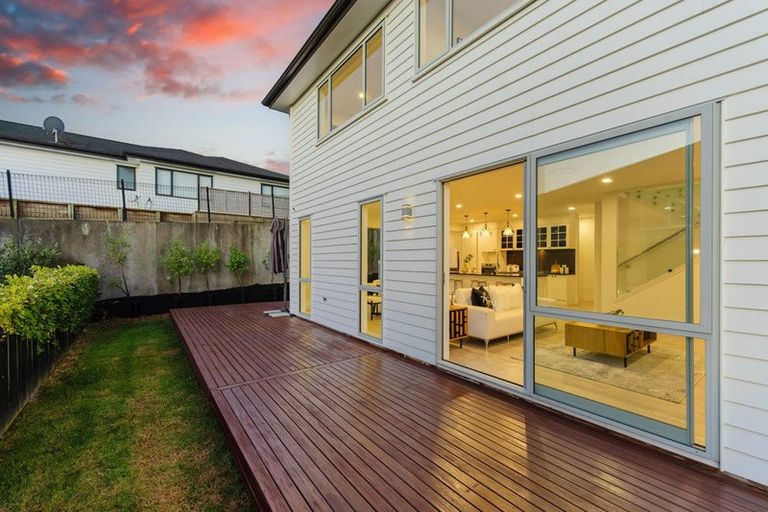Photo of property in 10 Ian Gordon Lane, Orewa, 0931