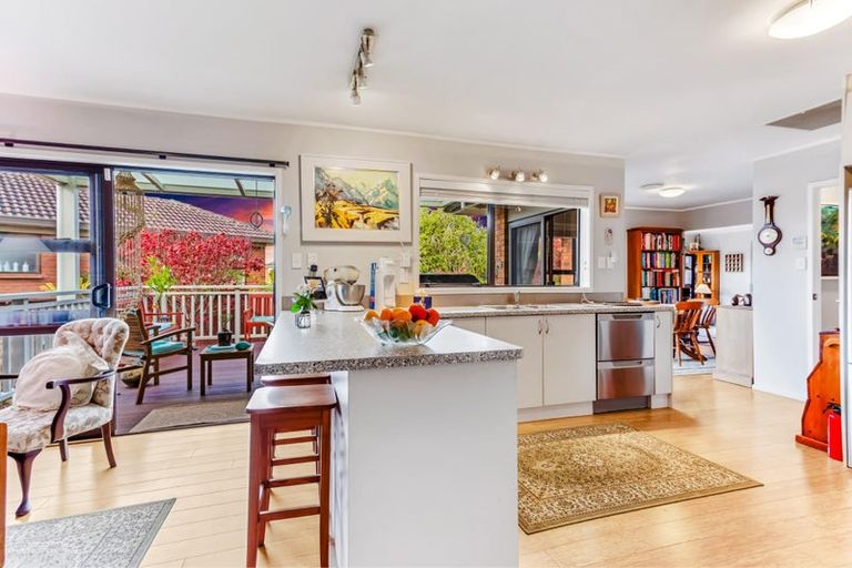 Photo of property in 8 Petrel Place, Massey, Auckland, 0614