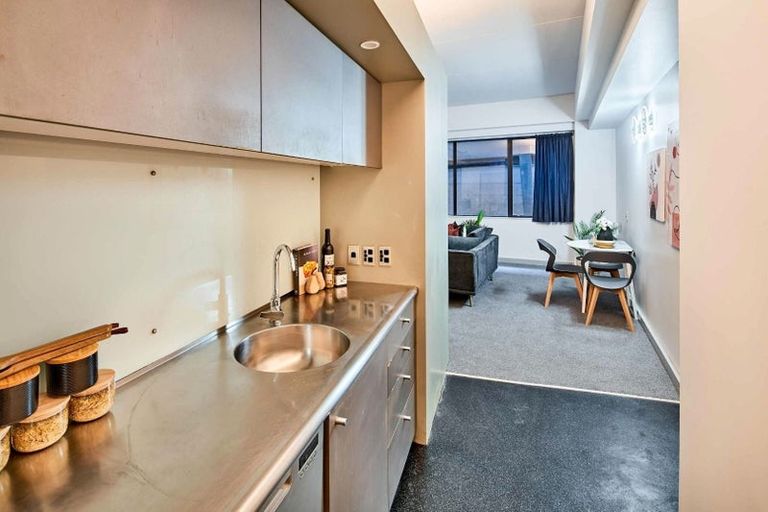 Photo of property in Gerondis Bldg Apartments, 208/60 Willis Street, Wellington Central, Wellington, 6011