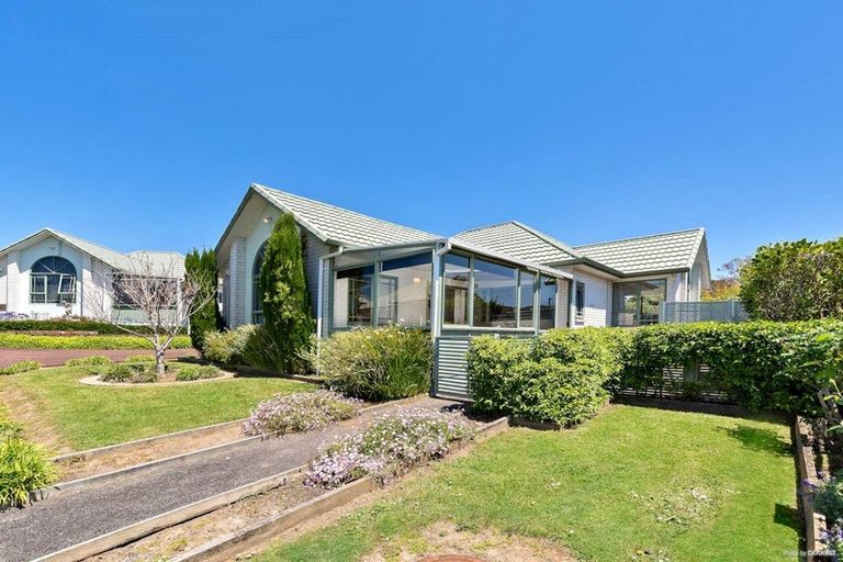 Photo of property in 243a Hill Road, The Gardens, Auckland, 2105