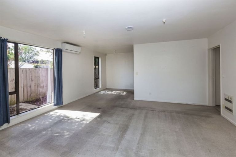 Photo of property in 1/6 Oakhurst Place, Russley, Christchurch, 8042
