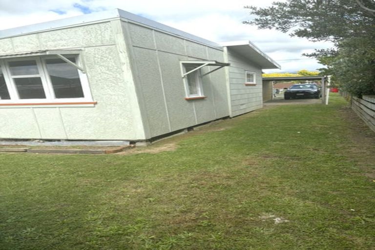 Photo of property in 77 Bartholomew Road, Levin, 5510