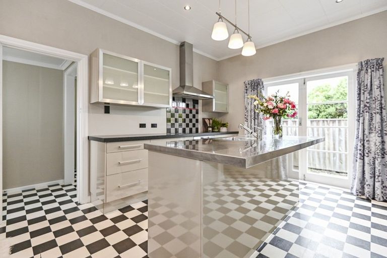 Photo of property in 108 Duchess Crescent, Mayfair, Hastings, 4122