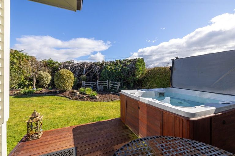 Photo of property in 28 Oxford Street, Martinborough, 5711