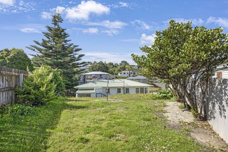 Photo of property in 6 Hampshire Street, Cannons Creek, Porirua, 5024